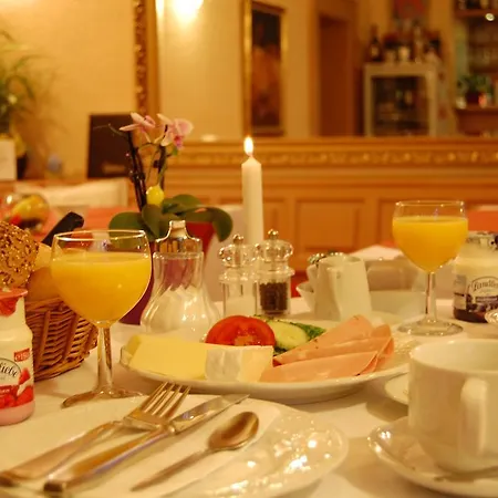 Отель Am Orchheimer Tor Бад-Мюнстерайфель